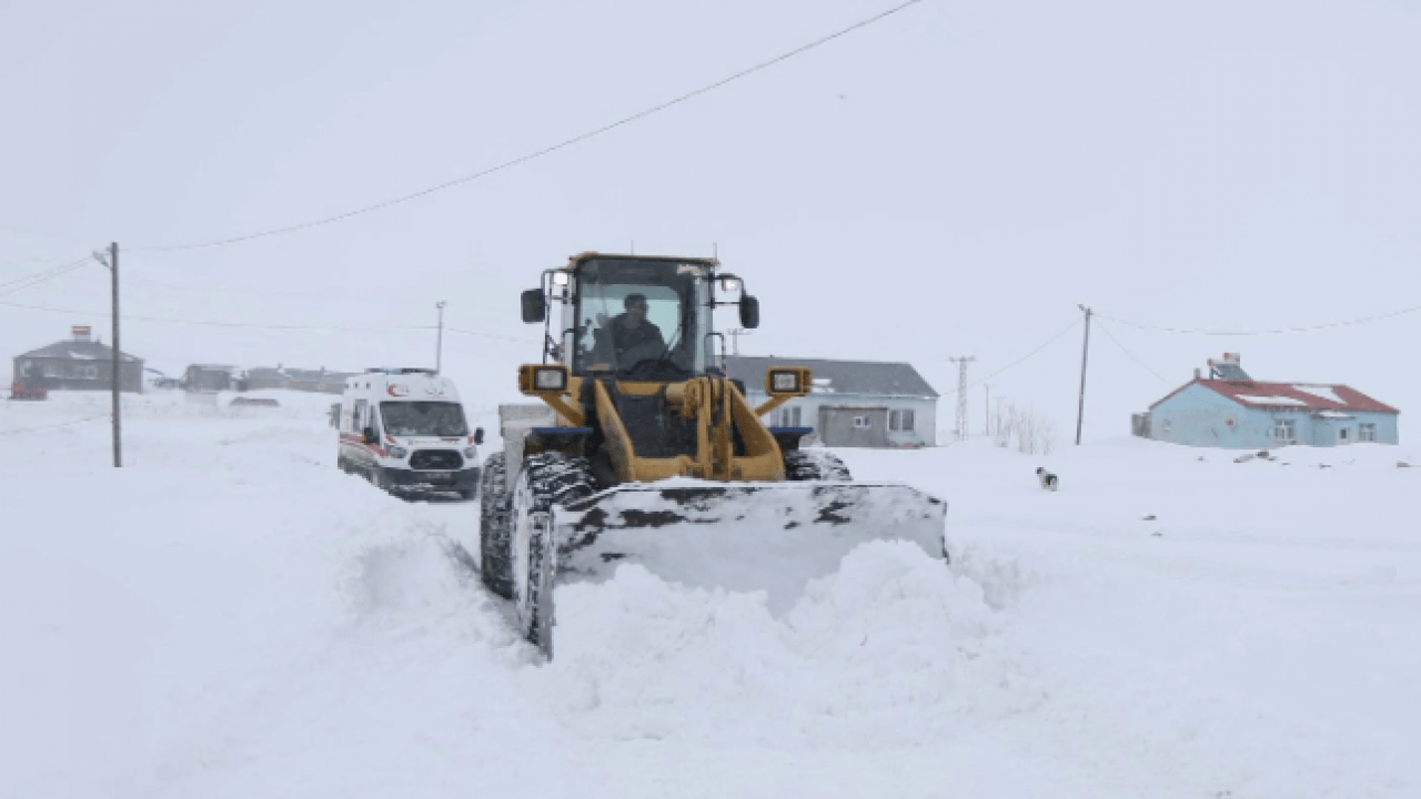 Foto - Türkiye’nin dört bir yanı beyaza büründü! 700 kişi otobanda mahsur kaldı