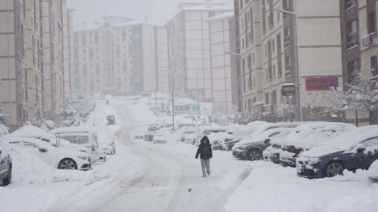 Foto - Türkiye’nin dört bir yanı beyaza büründü! 700 kişi otobanda mahsur kaldı