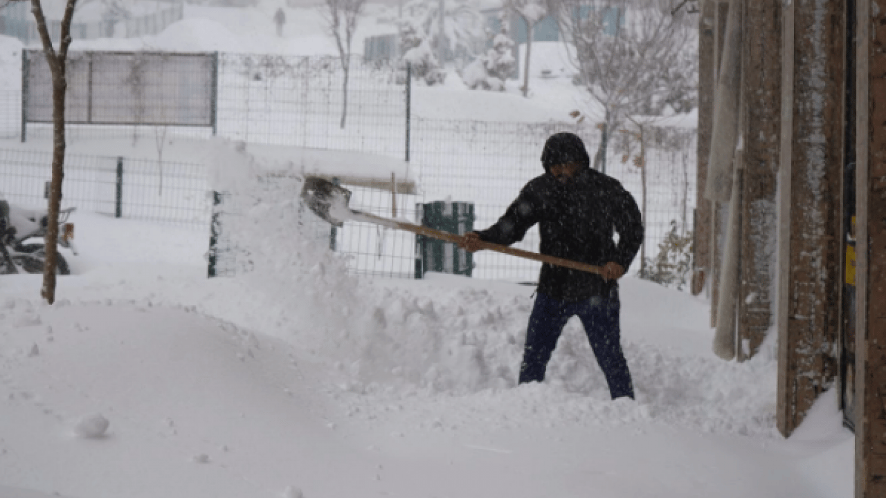 Foto - Türkiye’nin dört bir yanı beyaza büründü! 700 kişi otobanda mahsur kaldı