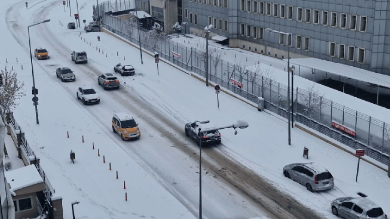 Foto - Türkiye’nin dört bir yanı beyaza büründü! 700 kişi otobanda mahsur kaldı
