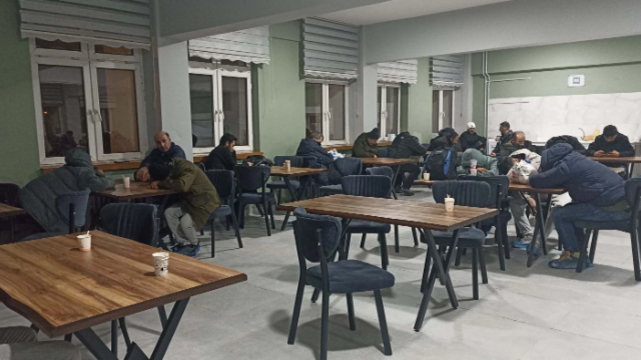 Foto - Türkiye’nin dört bir yanı beyaza büründü! 700 kişi otobanda mahsur kaldı