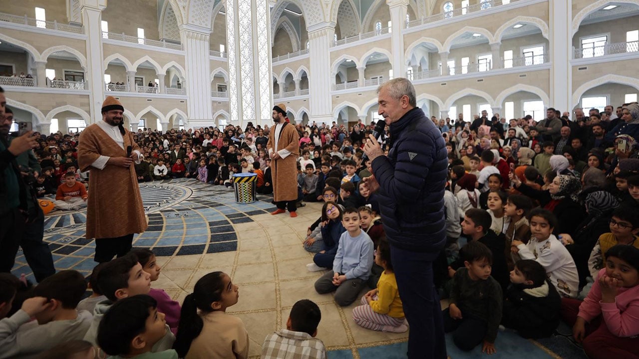 Foto - Türkiye’nin en büyük ikinci camisi çocuk sesleriyle şenlendi