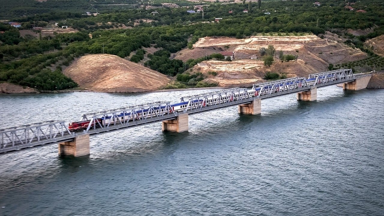 Foto - Türkiye'nin en uzun köprüsü 40 yıldır yük taşıyor