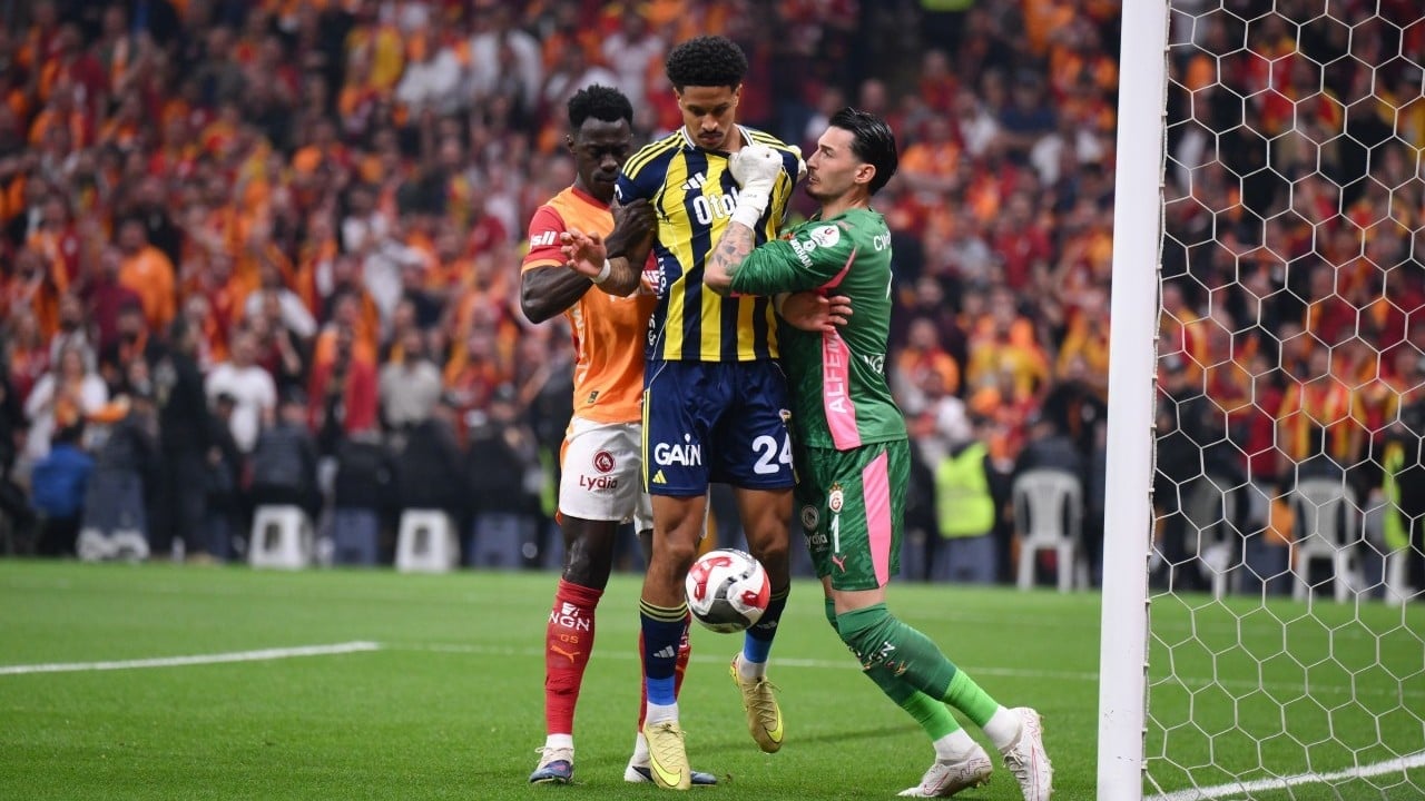 Foto - Türkiye'nin gözü Şampiyonluk yarışına çevrilmiş iken... Serhat Ulueren Fenerbahçelileri çıldırttı!