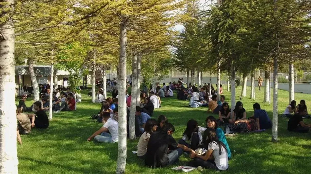 Foto - Türkiye’nin öğrenci şehrini karıştıran iğrenç parti! Biri bu rezilliği başlamadan durdursun