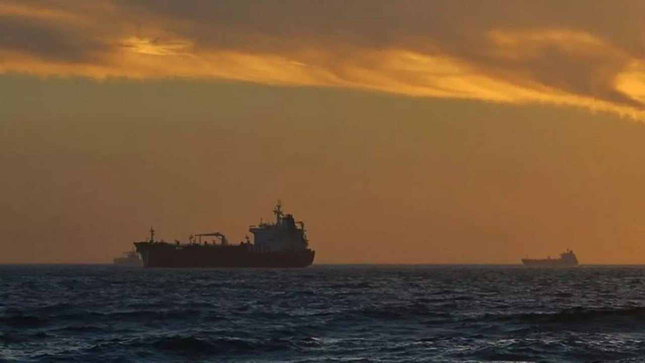 Foto - Türkiye'nin petrol aradığı sularda sıcak saatler! Dev gemi kaçırıldı