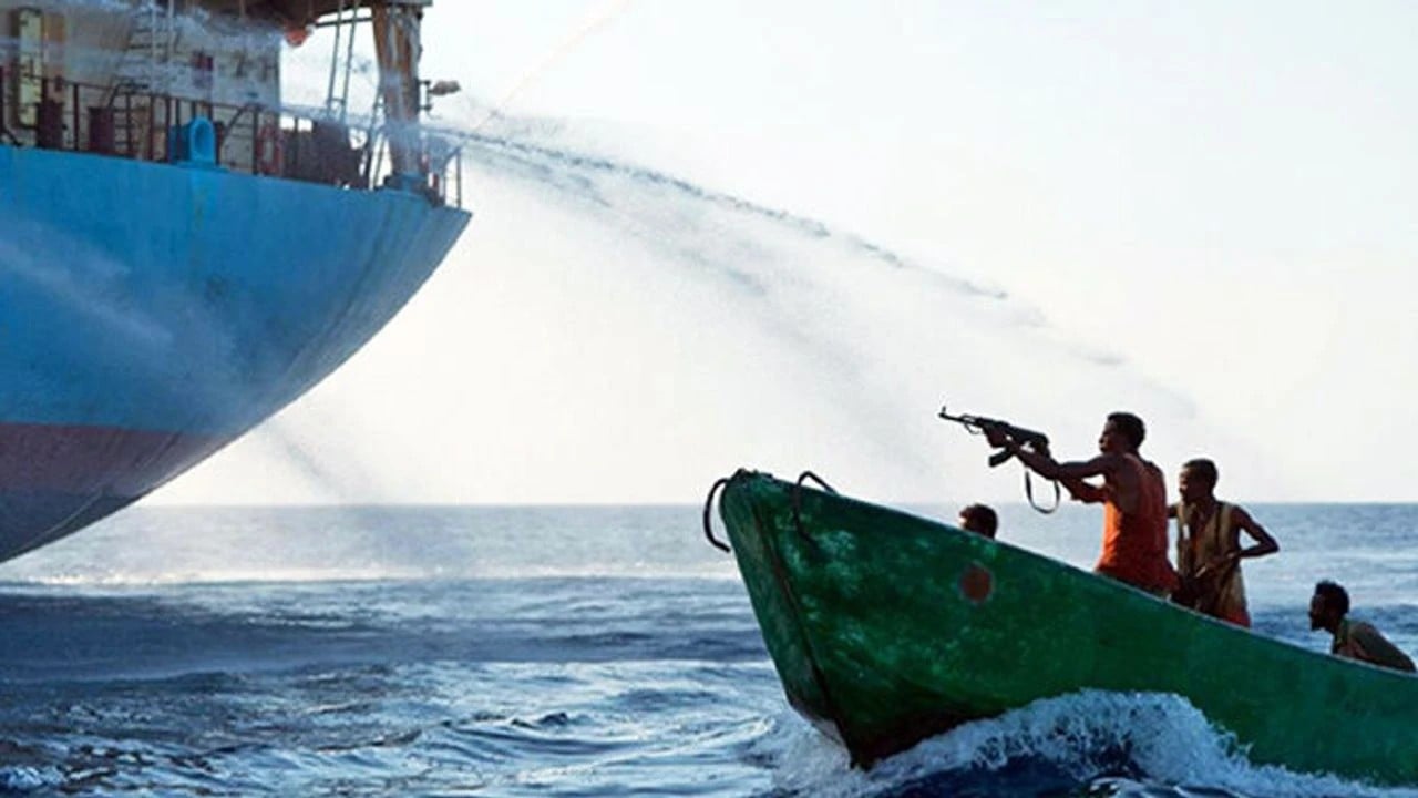 Foto - Türkiye'nin petrol aradığı sularda sıcak saatler! Dev gemi kaçırıldı