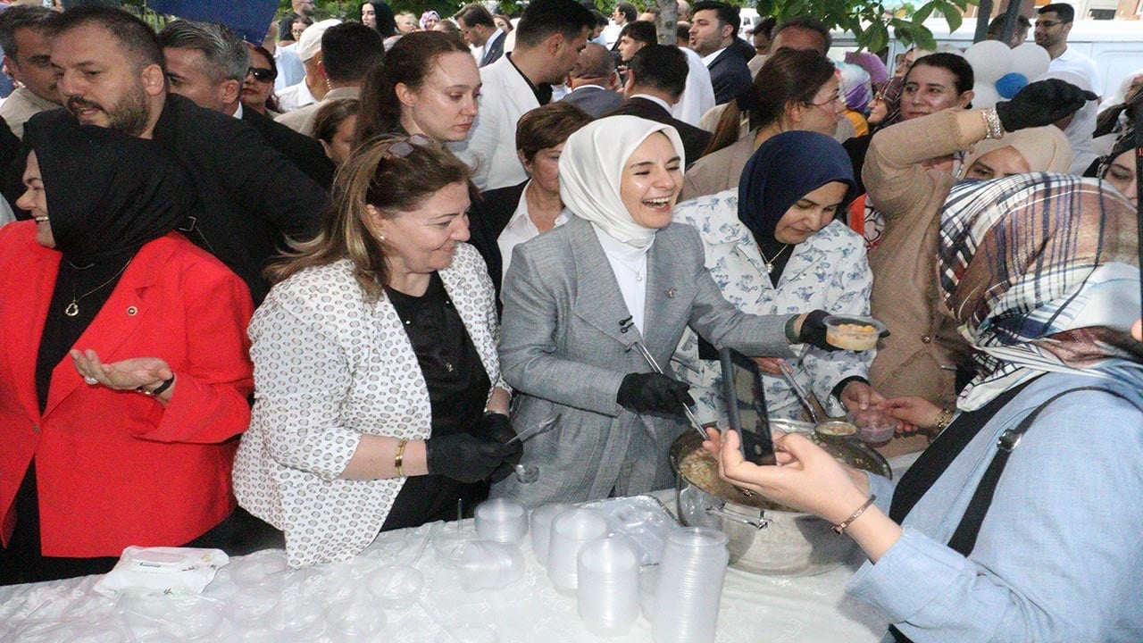 Foto - Türkiye'nin ulu çınarlarına şefkat kalkanı! Bakan Göktaş Eskişehir'den dünyaya medeniyet dersi verdi!