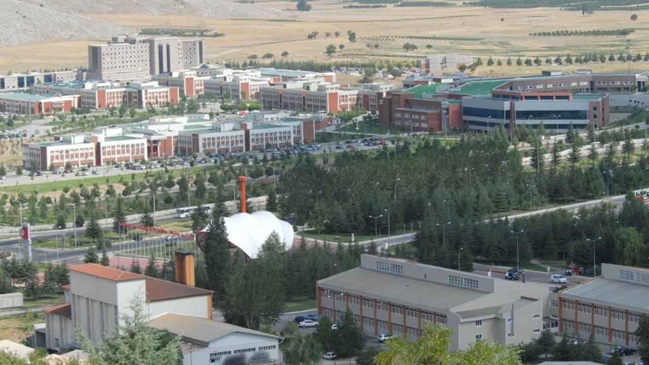 Foto - Türkiye'nin ünlü üniversitesinde neler oluyor? Sorular sızdırıldı, iptal edilen sınav silbaştan