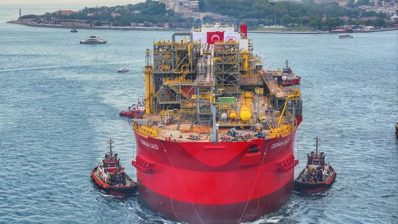 Foto - Türkiye’nin üretimi iki katına çıkıyor! Yüzer doğalgaz fabrikası Osman Gazi, gümbür gümbür sahaya iniyor