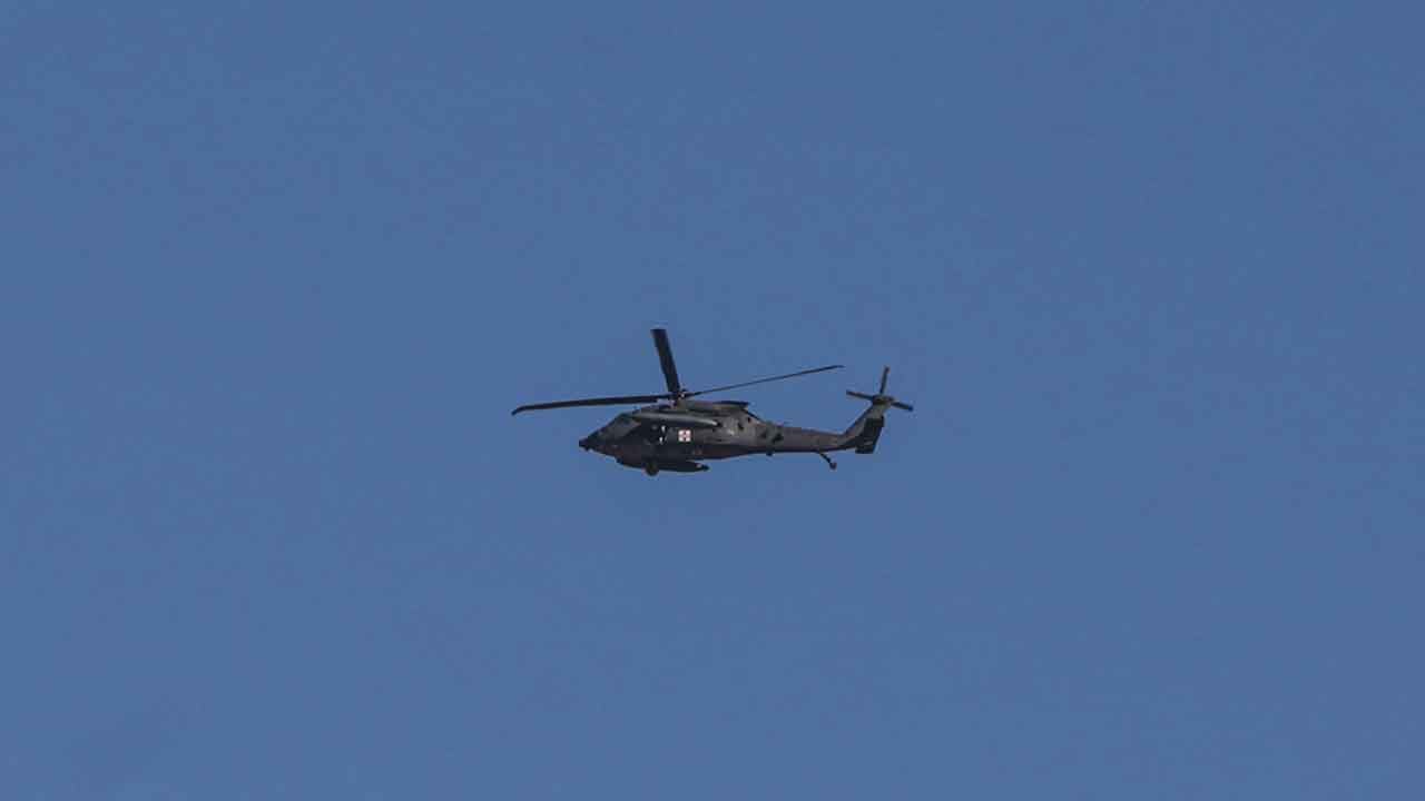 Foto - Türkiye'nin yanı başında sıcak saatler: Kargo uçaklarının biri gidiyor biri geliyor, helikopterler uçuyor