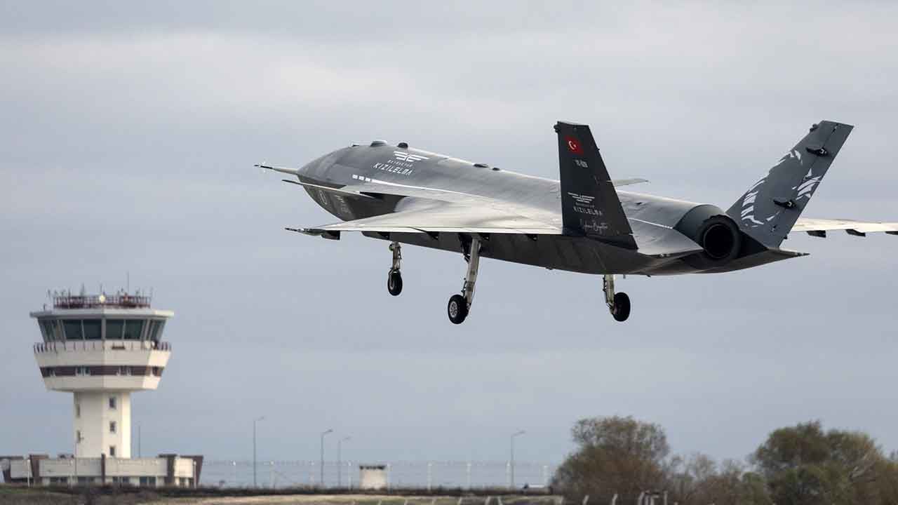 Foto - Türkiye'nin yeni savaş uçağı korkuttu: Süreç bizim için karmaşık hale geldi