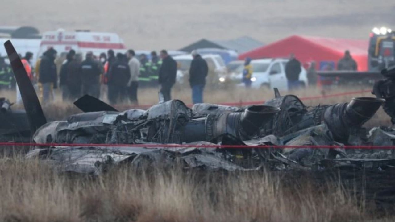 Foto - Türkiye’nin yüreğini yakan uçak 8 bin metrede üçe bölünmüş!