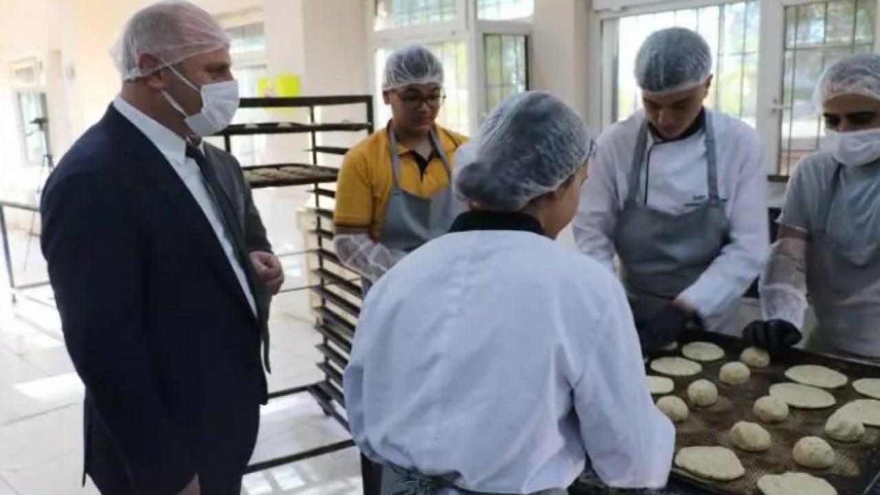 Foto - Lise olduklarına kim inanır: Yıllık ciro ağızları açık bıraktı!