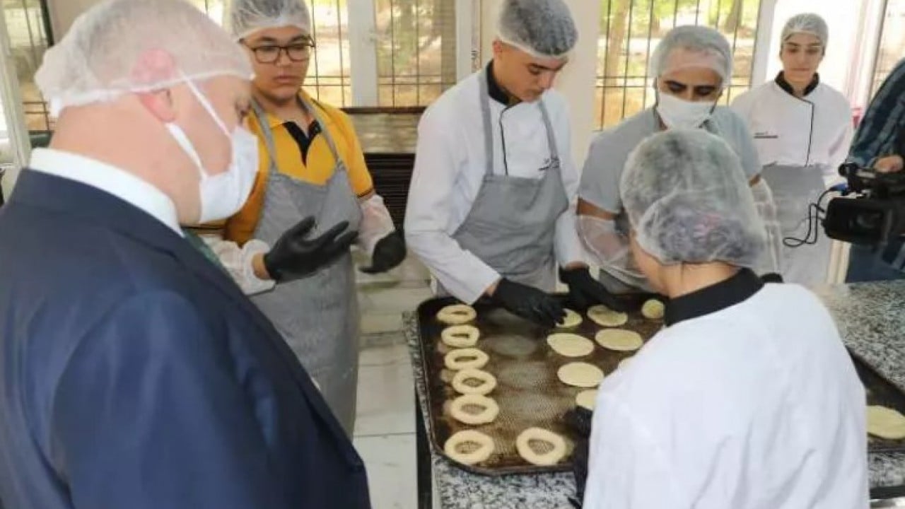 Foto - Lise olduklarına kim inanır: Yıllık ciro ağızları açık bıraktı!