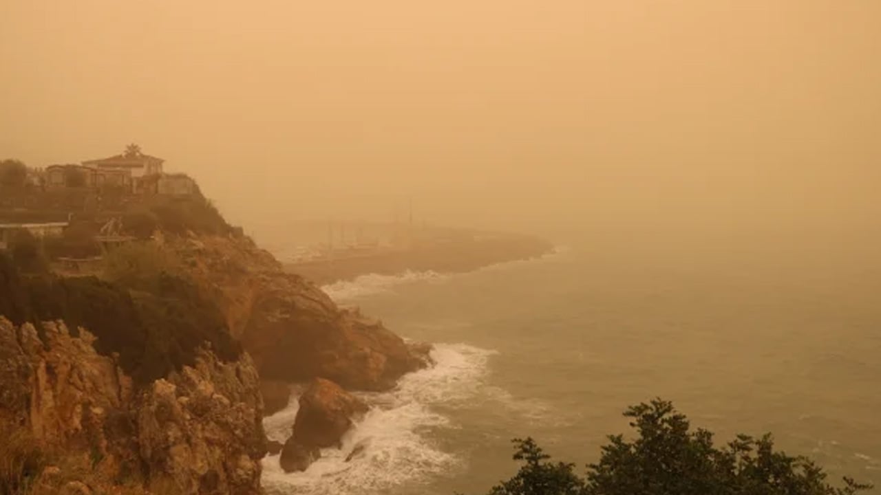 Foto - Türkiye'ye gelen çöl tozu: Herkes tedirgin oldu! Bazı illerimizde göz gözü görmüyor! Beklenmedik gelişme 