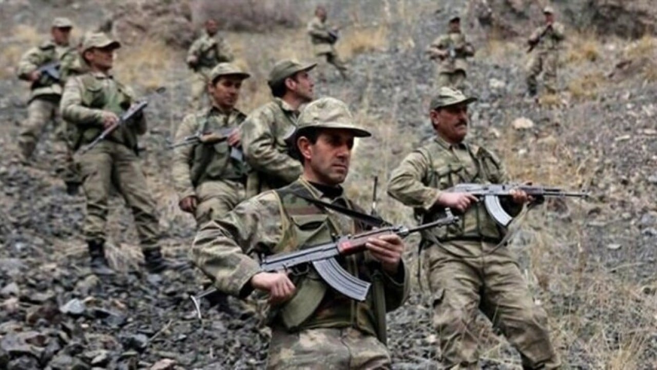 Foto - Türkiye'ye ilan ettiler: Okulları korumaya talibiz göreve hazırız