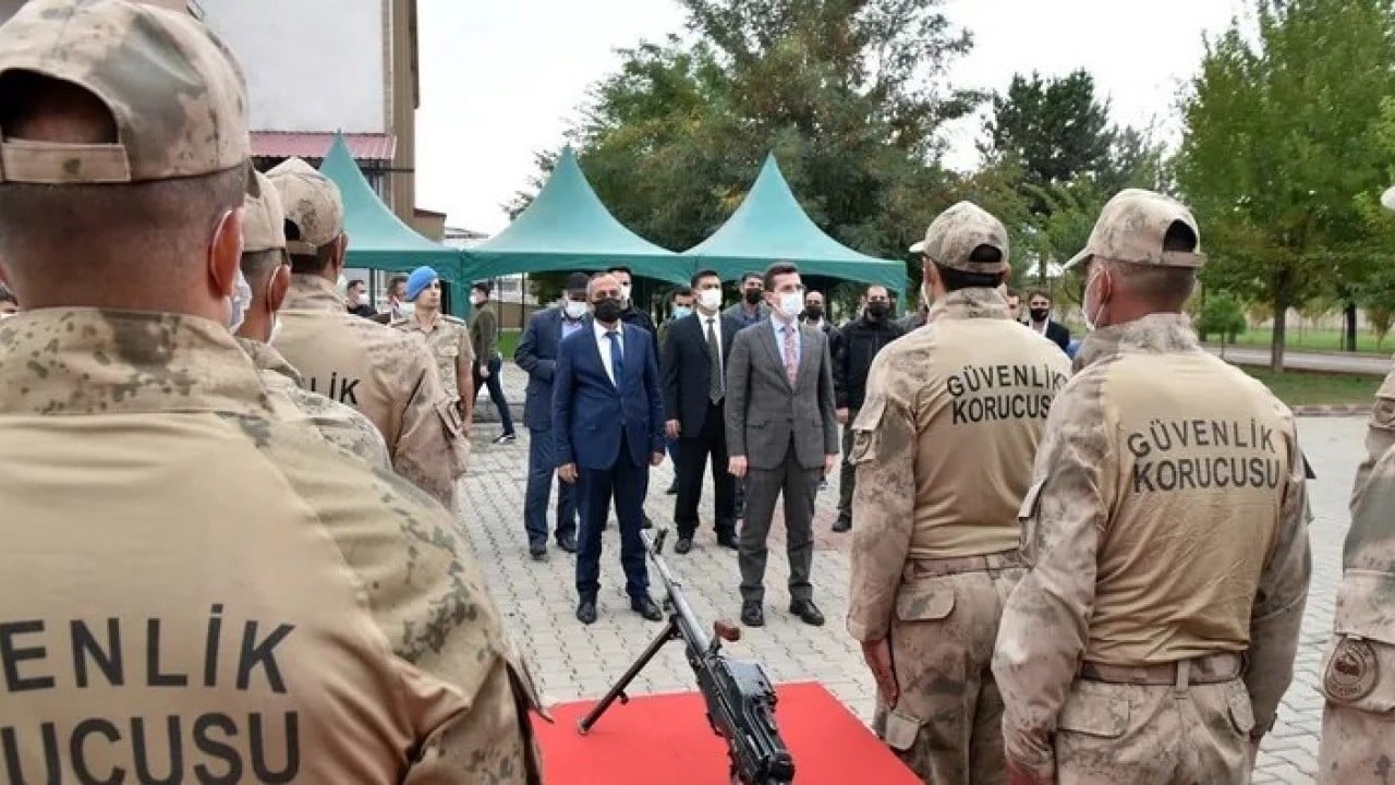 Foto - Türkiye'ye ilan ettiler: Okulları korumaya talibiz göreve hazırız