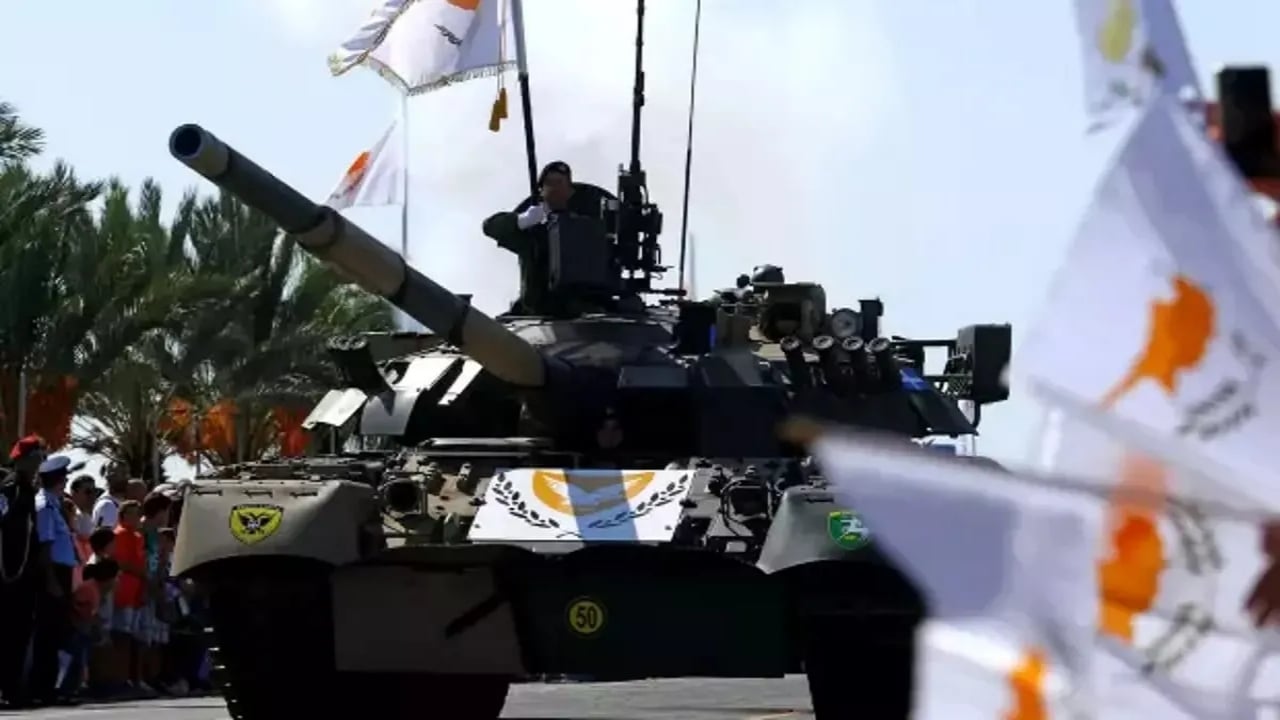 Foto - Türkiye’ye kafa tutan Güney Kıbrıs tüm dünyaya rezil oldu! Askeri tatbikatta görülmemiş olay