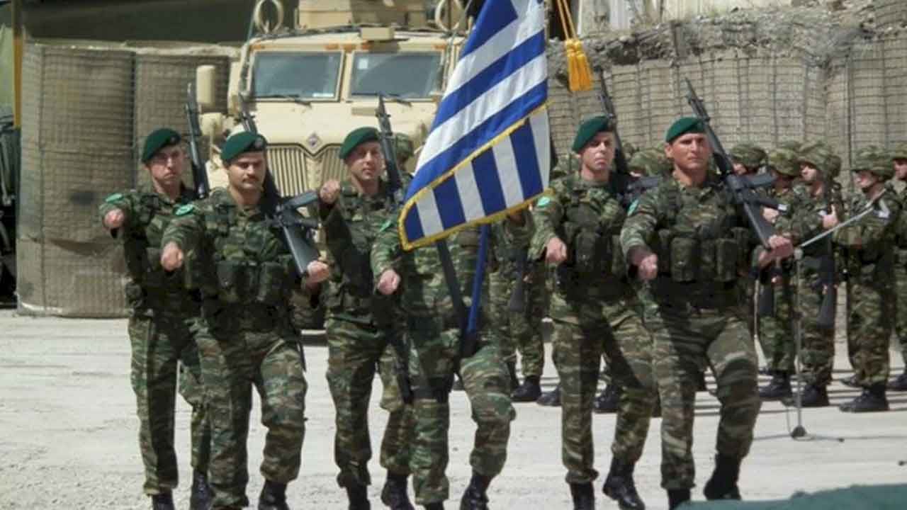 Foto - Türkiye'ye karşı deli gibi silahlanıyorlardı! Askerler bir bir istifa etmeye başladı