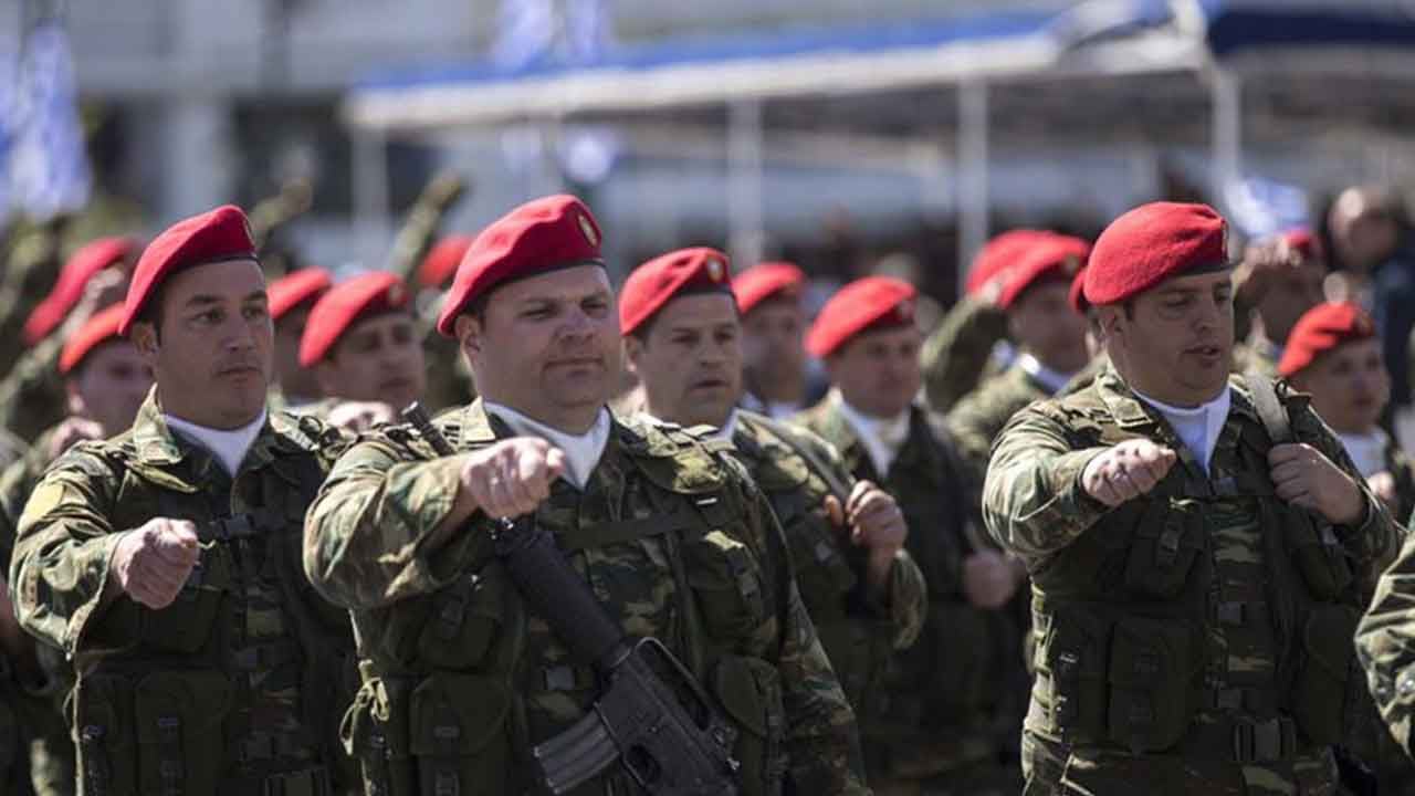 Foto - Türkiye'ye karşı deli gibi silahlanıyorlardı! Askerler bir bir istifa etmeye başladı