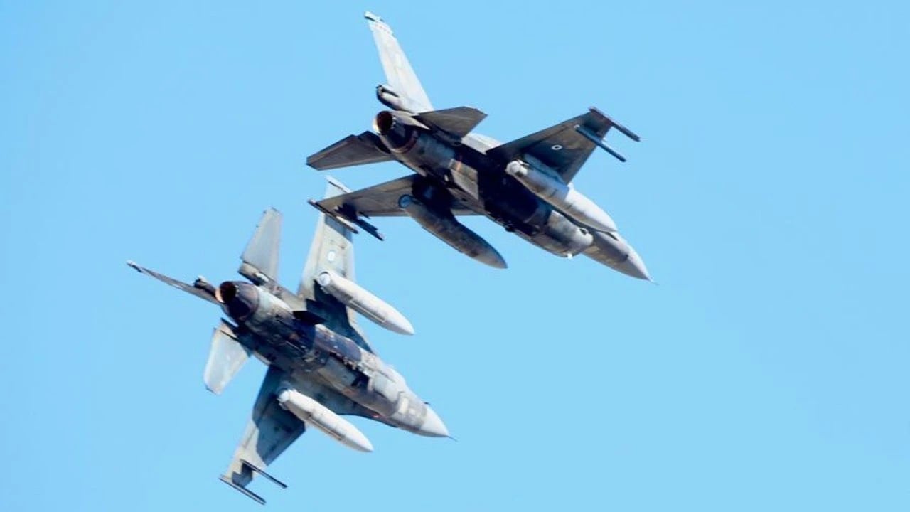 Foto - Türkiye'ye karşı gelen savaş gemilerine isyan etti: Ordu kaşarları manyaklar, yangından zevk almayı bırakın kendinize gelin