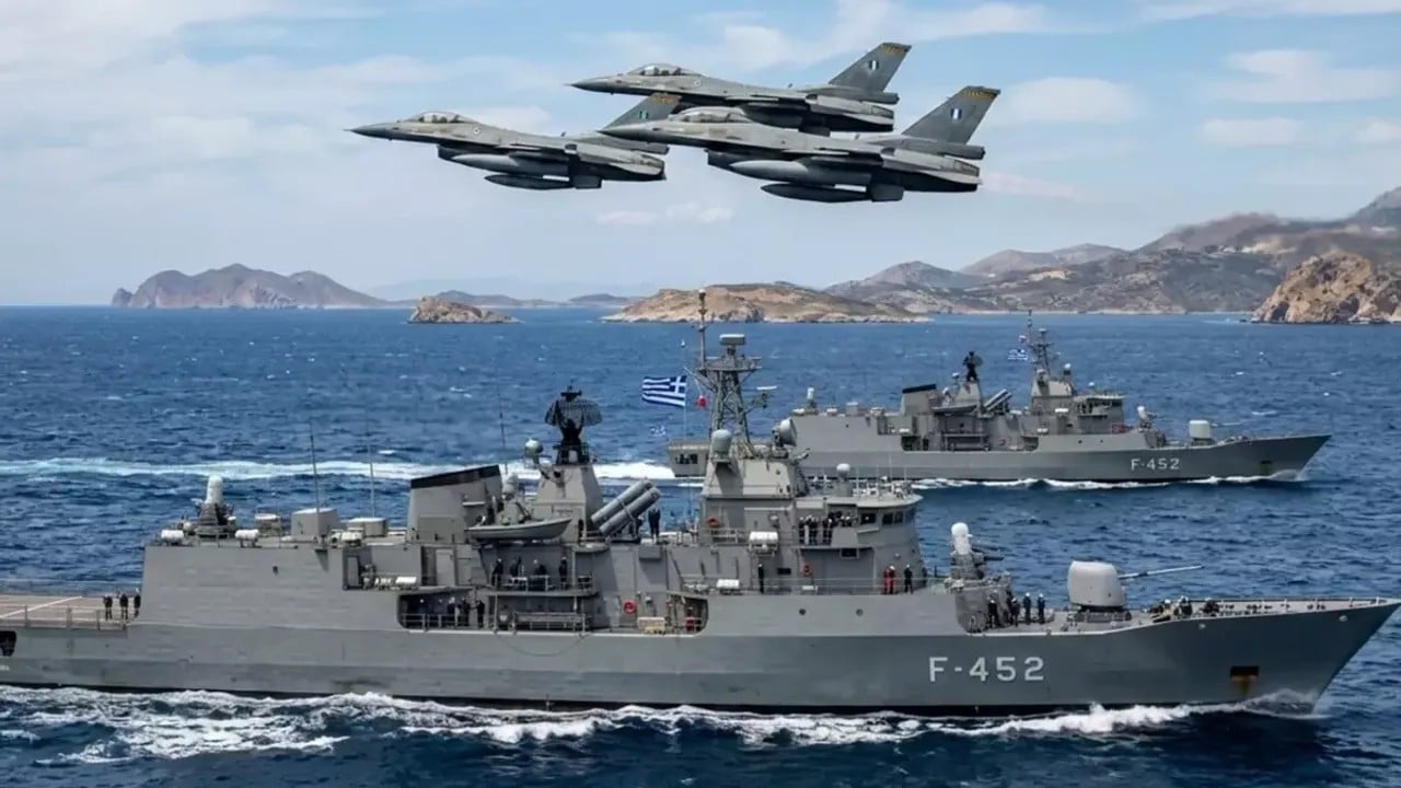 Foto - Türkiye'ye karşı gelen savaş gemilerine isyan etti: Ordu kaşarları manyaklar, yangından zevk almayı bırakın kendinize gelin