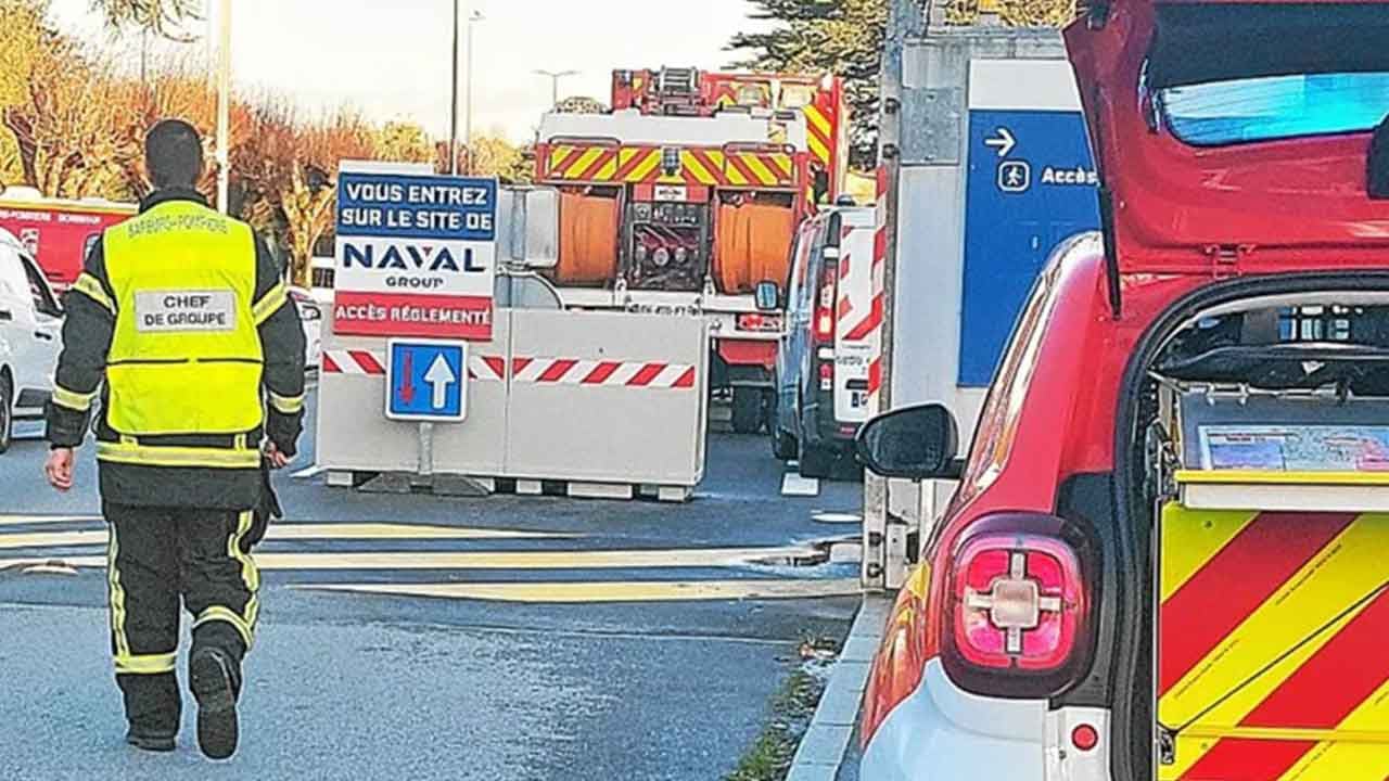 Foto - 'Türkiye'ye karşı savaş gemisi alıyoruz' diyorlardı! Gemileri daha tersanedeyken alev aldı