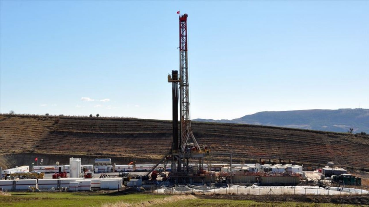 Foto - Türkiye'ye müjde: Kuyular açıldı, peş peşe petrol fışkırdı