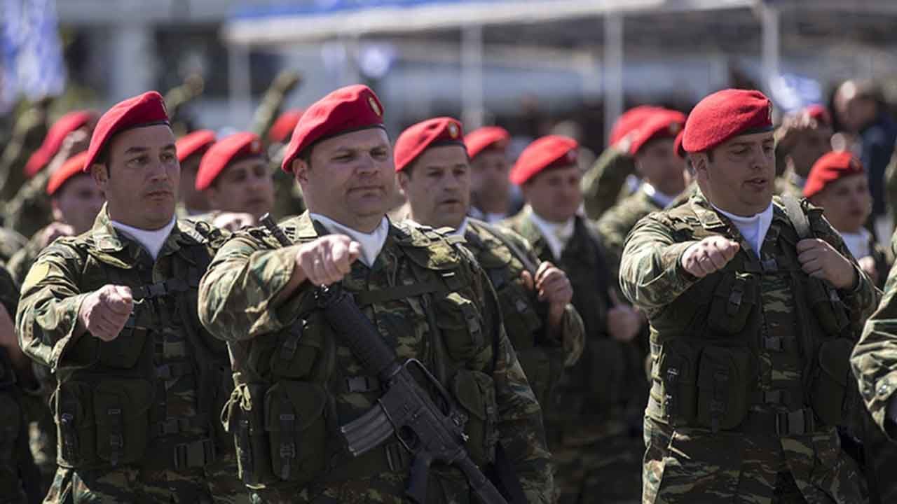 Foto - Türkiye'ye savaş açan ülkede askerler ayağa kalktı: Biz bu savaşta yokuz, askeri üssü kapatın