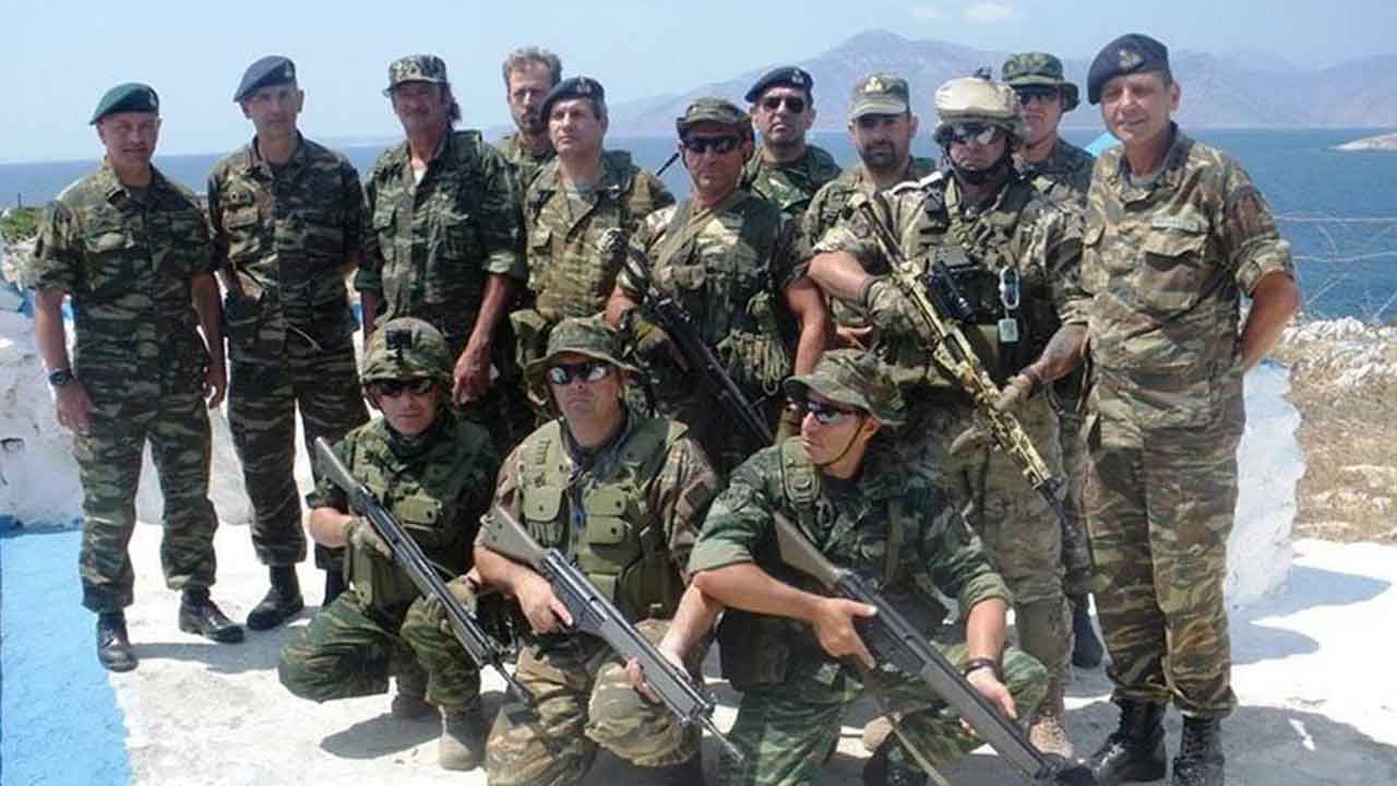 Foto - Türkiye'ye savaş açan ülkede askerler ayağa kalktı: Biz bu savaşta yokuz, askeri üssü kapatın