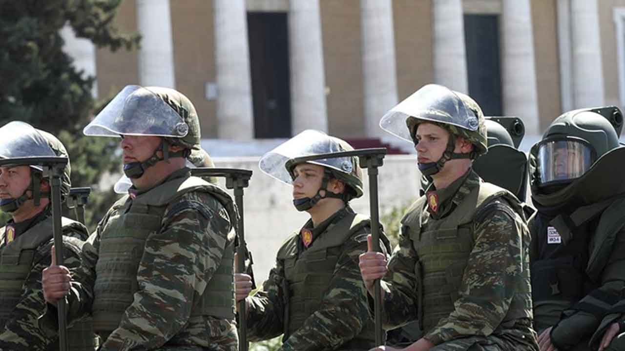Foto - Türkiye'ye savaş açan ülkede askerler ayaklandı! Tam anlamıyla saatli bomba etkisi