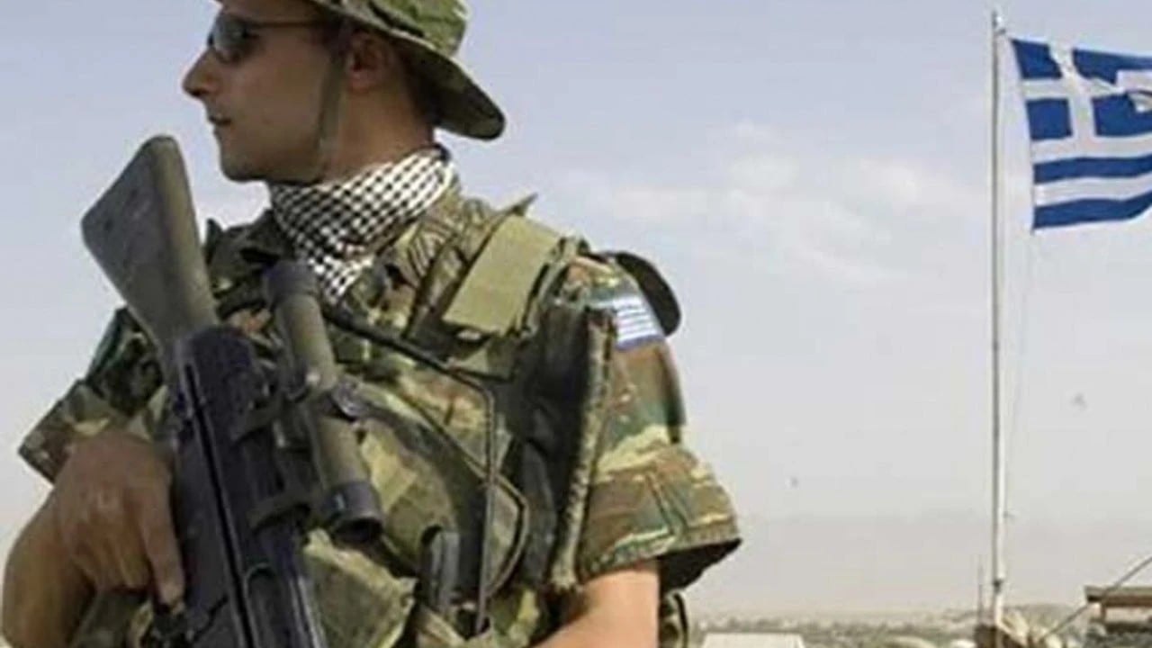 Foto - Türkiye'ye savaş açan ülkede askerler hükümete başkaldırdı! Binlercesi sokağa iniyor