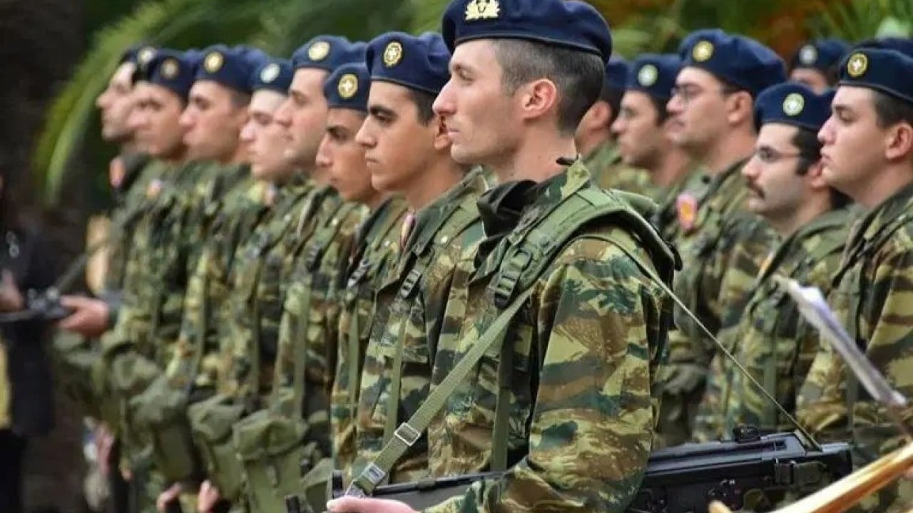 Foto - Türkiye'ye savaş açan ülkede askerler hükümete başkaldırdı! Binlercesi sokağa iniyor