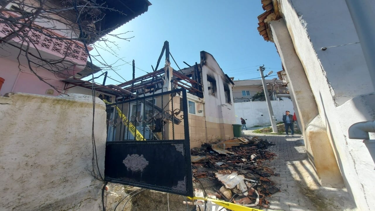 Foto - Türkiye’yi ayağa kaldıran dehşetin altından torunla eşi çıktı: Önce altın dişlerini söktüler, sonra evi ateşe verdiler 