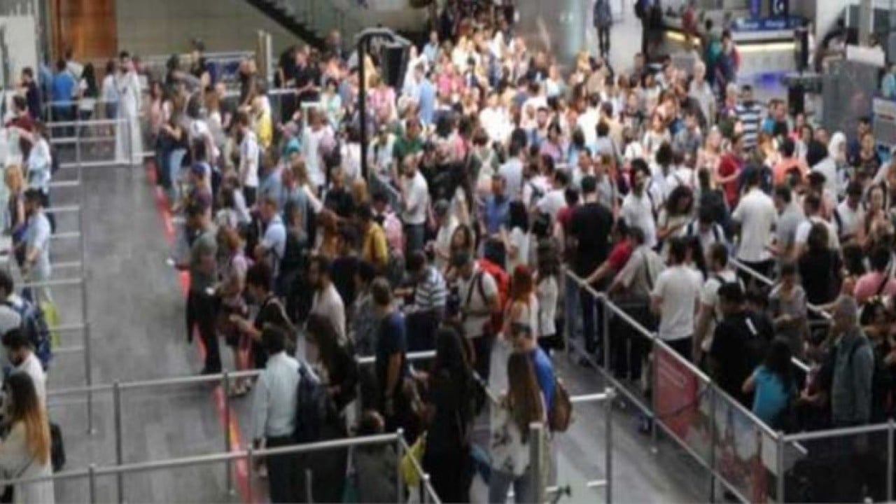 Foto - Türkiye'yi bırakıp Yunanistan'ı seçtiler! Üstüne yarım milyar euro bıraktılar, maalesef ülkemiz için büyük kayıp