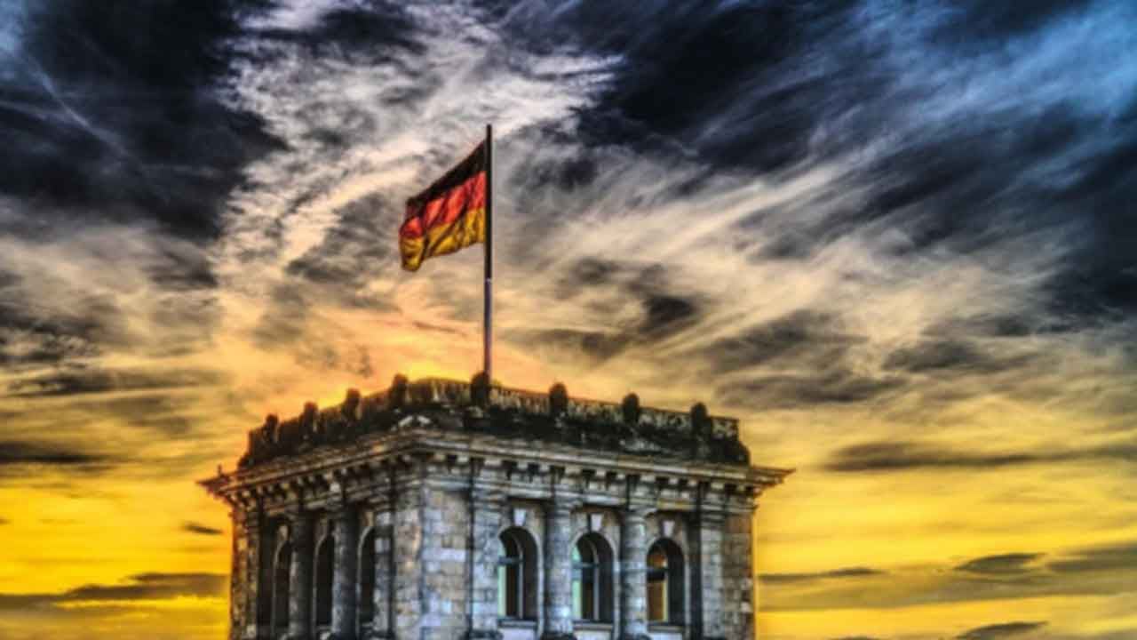 Foto - Almanlar Türkiye'ye akın ederken tepki toplayan çıkış! Masabaşı oyunlarına başladılar