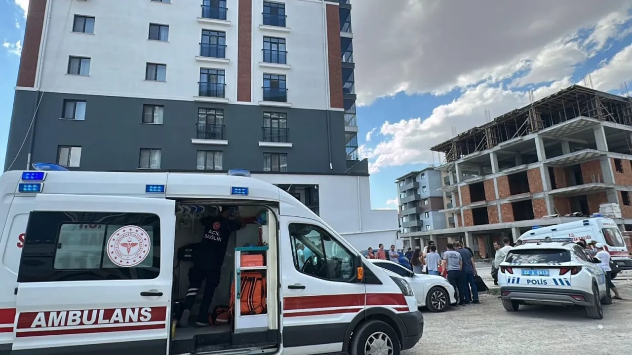 Foto - Türkiye’yi sarsan vahşette şok detay! Oğlunu ve karısını boğup kanlarıyla duvara bu notu yazmış