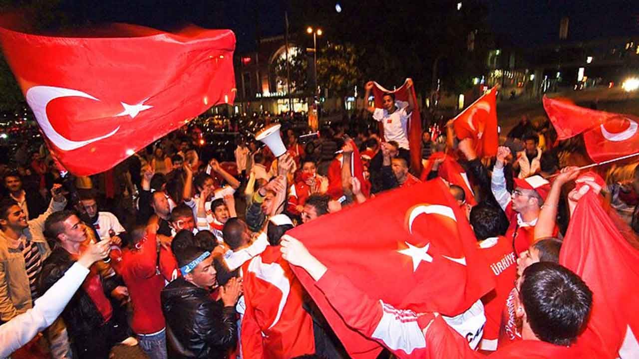 Türkler yabancıları solladı