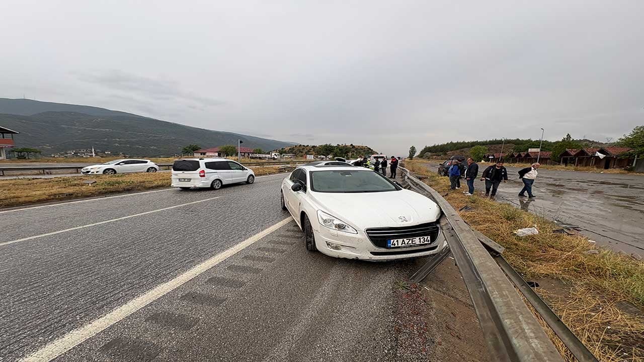 Foto - Turuncu kodla uyarılan ilçede facia! Kuvvetli yağış D100'ü savaş alanına çevirdi!