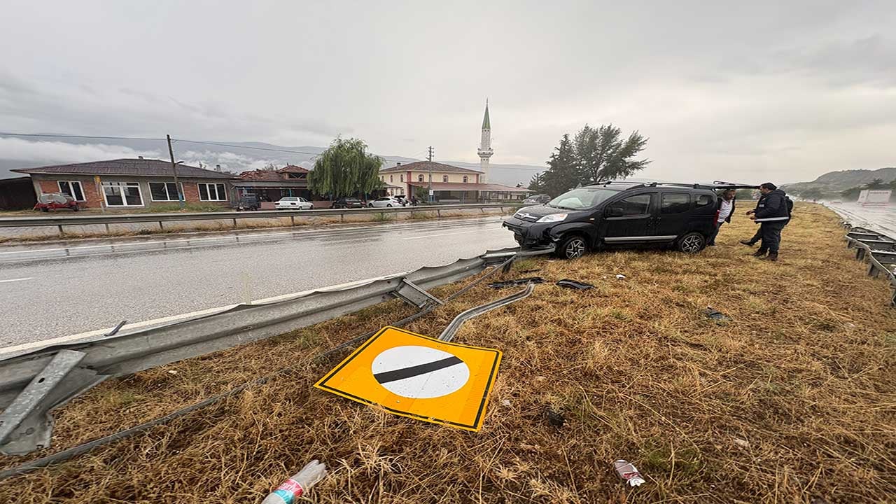 Foto - Turuncu kodla uyarılan ilçede facia! Kuvvetli yağış D100'ü savaş alanına çevirdi!
