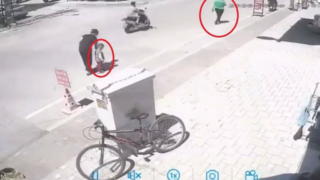 Foto - Tüyler ürperten görüntüler Vicdansız anne kameralara yakalandı