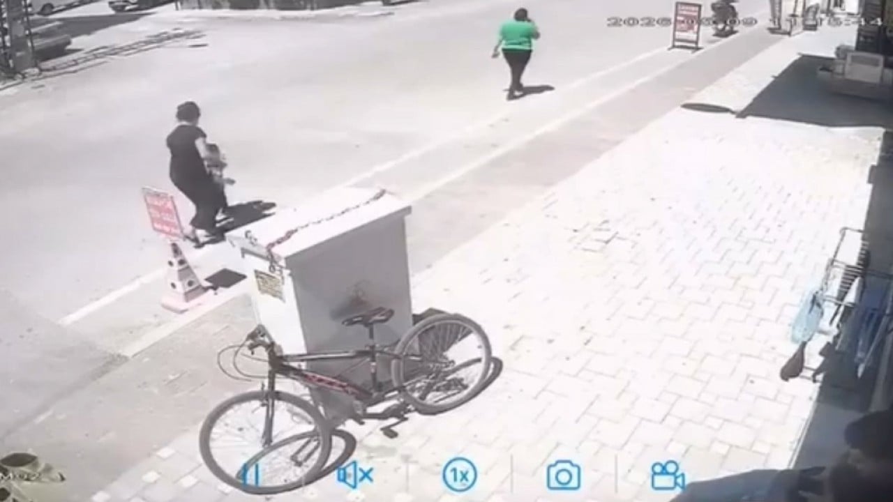 Tüyler ürperten görüntüler Vicdansız anne kameralara yakalandı