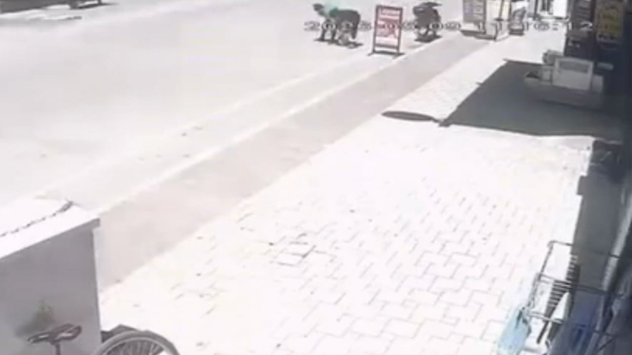 Foto - Tüyler ürperten görüntüler Vicdansız anne kameralara yakalandı