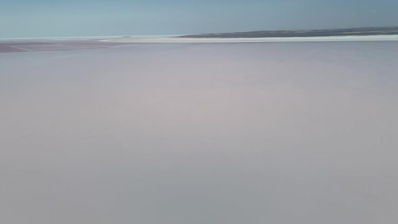 Foto - Tuz Gölü’nde pembe manzara! Yerli ve yabancı turistlerin ilgi odağı oldu