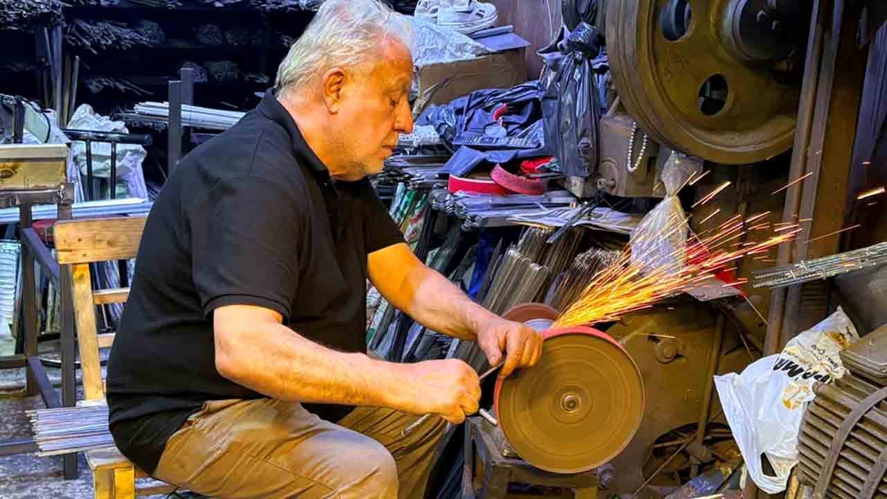 Foto - Üç kuşaktır kebap şişlerine el emeğiyle şekil veriyorlar