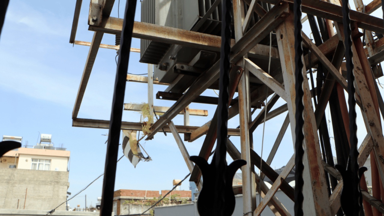 Foto - Uçurtma yüzünden canından oluyordu! Babadan ihmal iddiası!