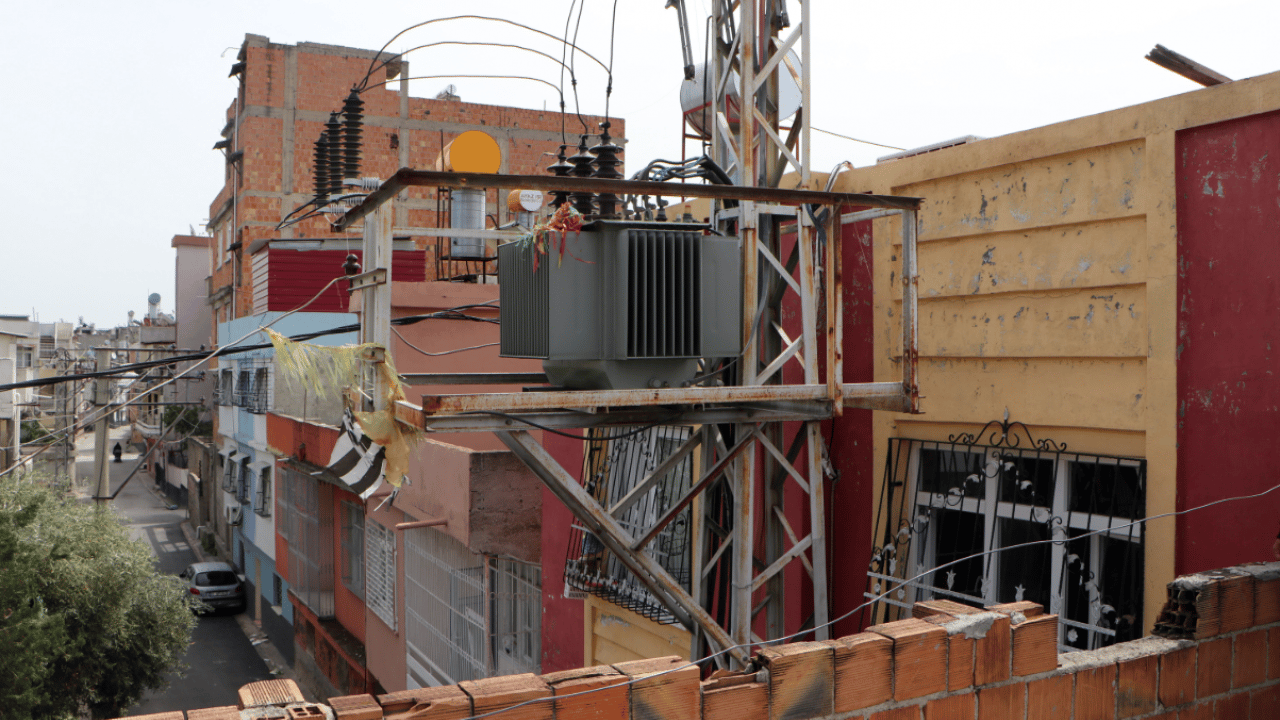 Foto - Uçurtma yüzünden canından oluyordu! Babadan ihmal iddiası!