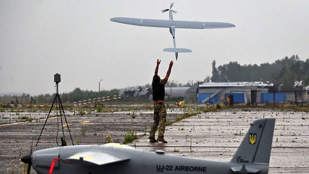 Foto - Ukrayna'nın etinden sütünden faydalanıyorlar! Savaş verileri şeytani şirkete gidiyor