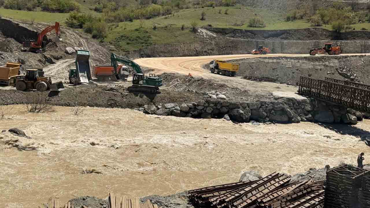 Foto - Ulaşımın aksadığı yere TSK dokunuşu: Böyle orduyla ancak gurur duyulur